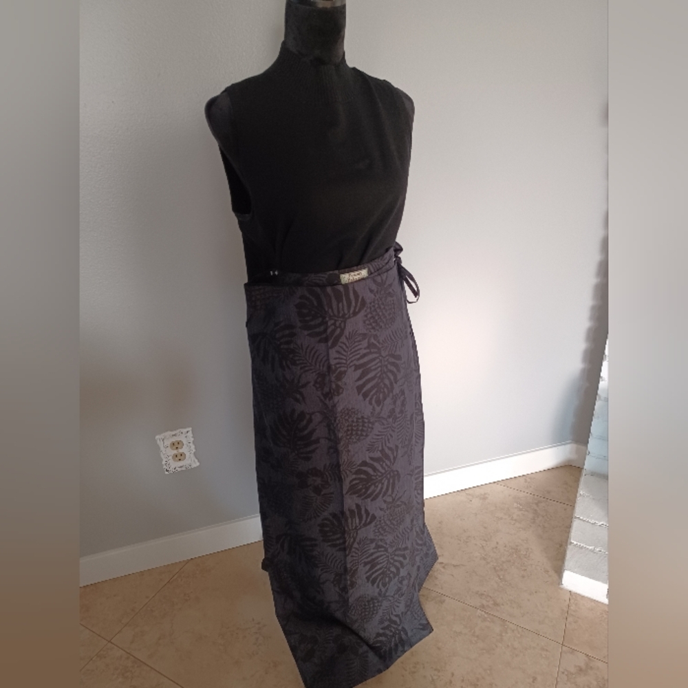 Tommy Bahama women's Dole Mate wrap skirt